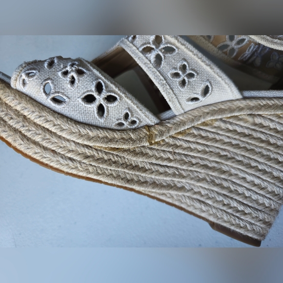 Michael Kors Damita Women’s Wedge Sandals Cream Size 6.5 - Picture 12 of 16